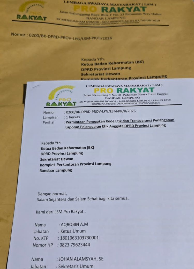 LSM PRO RAKYAT Nilai Aksi Kempeskan Ban Cederai Marwah DPRD Lampung