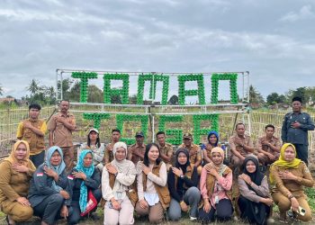Edukasi Berkelanjutan, KKN ITERA Bangun Taman TOGA dan Kampanye Ecobrick di Desa
