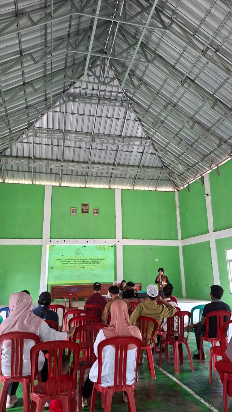 Pelatihan Briket Bernilai Ekonomi, Langkah Mahasiswa KKN ITERA Berdayakan Petani