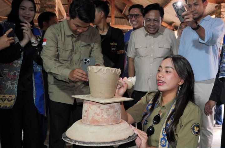 Zita Anjani Apresiasi Kreativitas Pengrajin ERRI ART, Targetkan Wisata Edukasi Gerabah