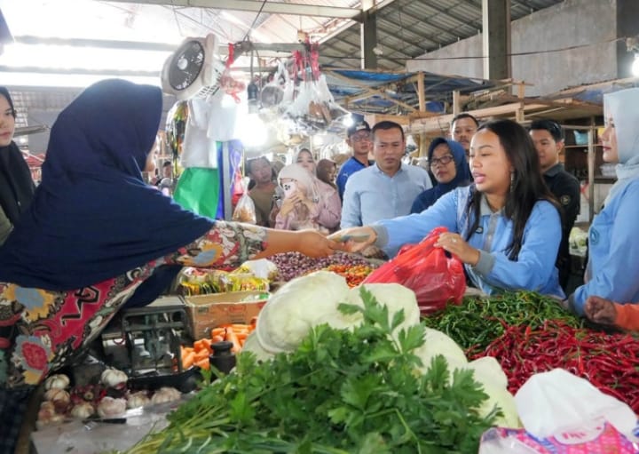 Pemantauan Harga Pangan Menguat, Zita Anjani Kunjungi Pasar Sidomulyo