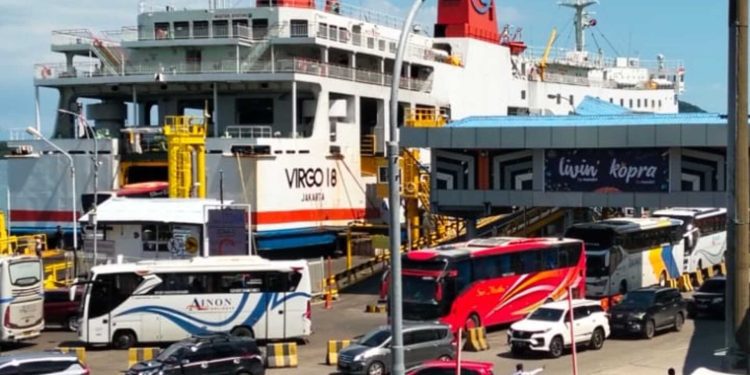 Pelabuhan Merak Dipadati Pemudik, Total Kendaraan Naik 13,7 Persen