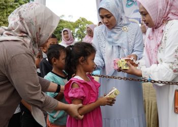 TP. PKK, DWP, dan OPD Lampung Bersinergi Bagikan Ratusan Takjil untuk Masyarakat