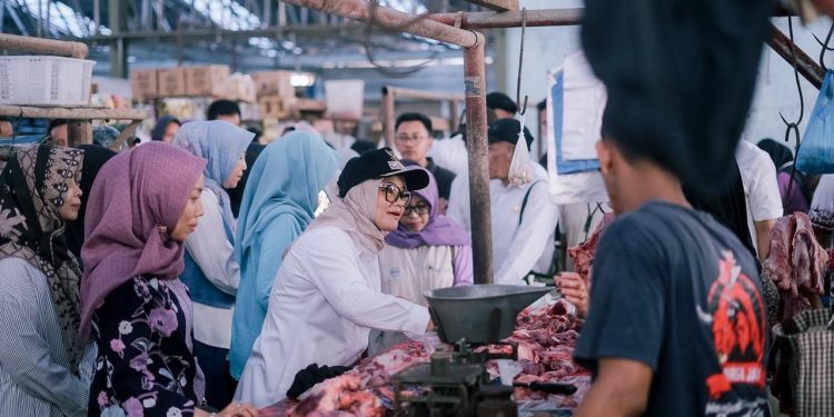 Pantauan Pasar: Daging Sapi Tembus Rp150 Ribu, Ayam Tetap Rp38 Ribu