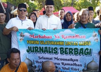 Semangat Ramadhan, Jurnalis Lampung Selatan Turun ke Jalan Bagikan Takjil