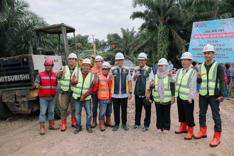 Gubernur Lampung Minta Proyek Jalan Kasui–Air Ringkih Dikerjakan Maksimal