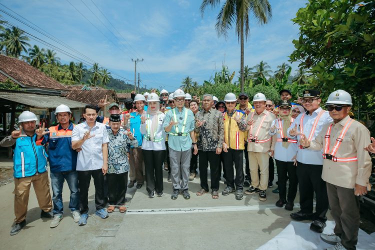 Rahmat Mirzani Djausal Dorong Konektivitas Pesisir, Jalan Padang Cermin–Kiluan Diperbaiki