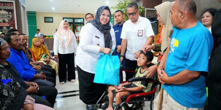 Lansia hingga Disabilitas di Pringsewu Terima Bantuan ATENSI Kemensos RI