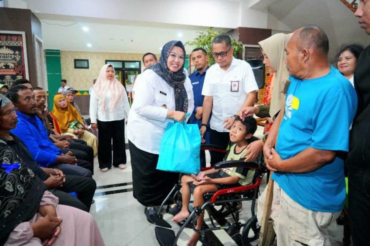 Lansia hingga Disabilitas di Pringsewu Terima Bantuan ATENSI Kemensos RI