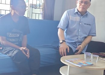 Irjen Pol Helmy Santika Jenguk Jurnalis Tri Purna Jaya, Hadirkan Semangat Kesembuhan Lewat Lagu “Teman Sejati”