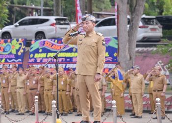 Upacara Hardiknas 2026, Wakil Bupati Serahkan Penghargaan untuk Tiga PNS