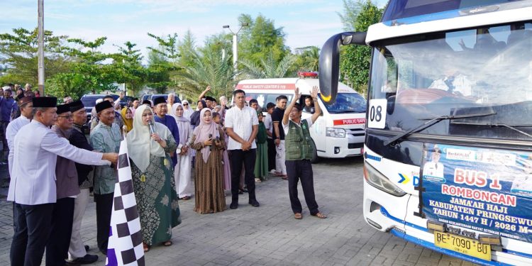 Wakil Bupati Pringsewu Ingatkan Jamaah Haji Jaga Kesehatan dan Kebersamaan