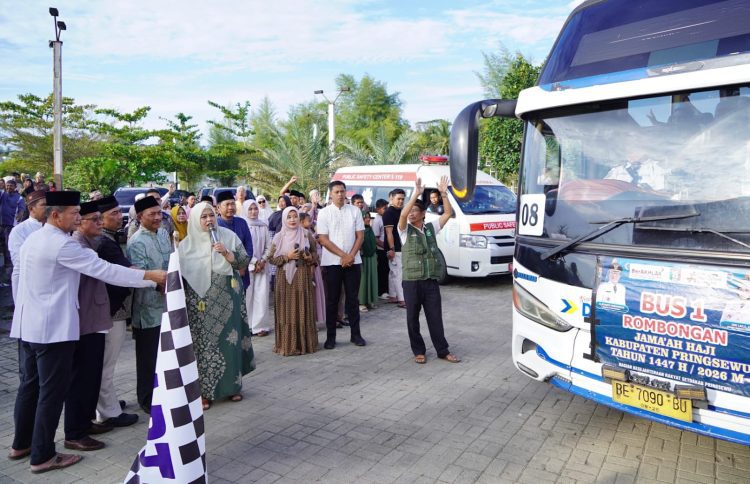 Wakil Bupati Pringsewu Ingatkan Jamaah Haji Jaga Kesehatan dan Kebersamaan