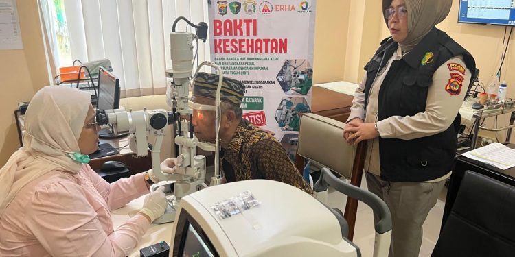 Operasi Katarak Gratis Polda Lampung Disambut Antusias Warga Pringsewu