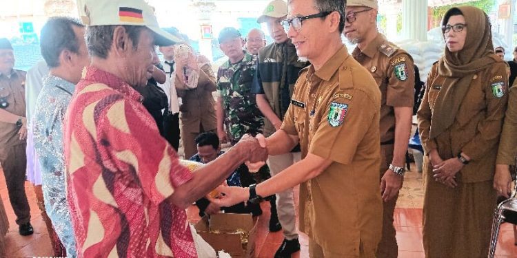 Pemkab Pringsewu Bagikan Cadangan Pangan Pemerintah kepada Masyarakat Wonodadi