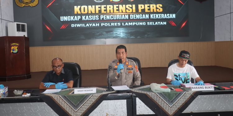 Geger! Pria Bertopeng Handuk Rampok Remaja di Kos Kalianda