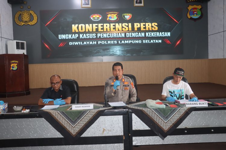 Geger! Pria Bertopeng Handuk Rampok Remaja di Kos Kalianda