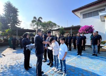 Primkopasindo Lapas Kalianda Serahkan Bantuan Dana Pendidikan kepada Siswa Berprestasi