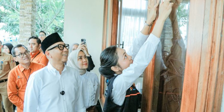 Rahmat Mirzani Djausal Jadi Warga Pertama Didata dalam Sensus Ekonomi 2026