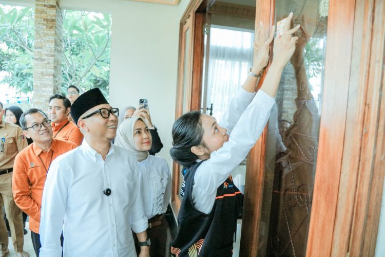 Rahmat Mirzani Djausal Jadi Warga Pertama Didata dalam Sensus Ekonomi 2026