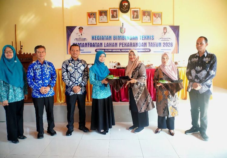 Bupati Pringsewu Serahkan Bantuan KWT, Gerakan Tanam Cabai Resmi Diluncurkan