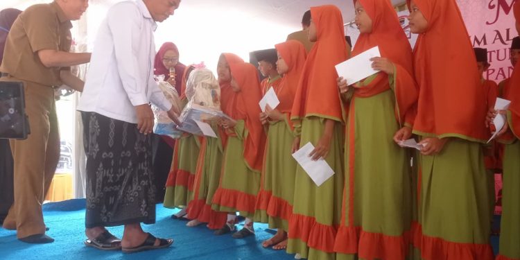 Dukung Pendidikan Anak Yatim, Al Ishlah Bagikan Perlengkapan Sekolah dan Uang Tunai