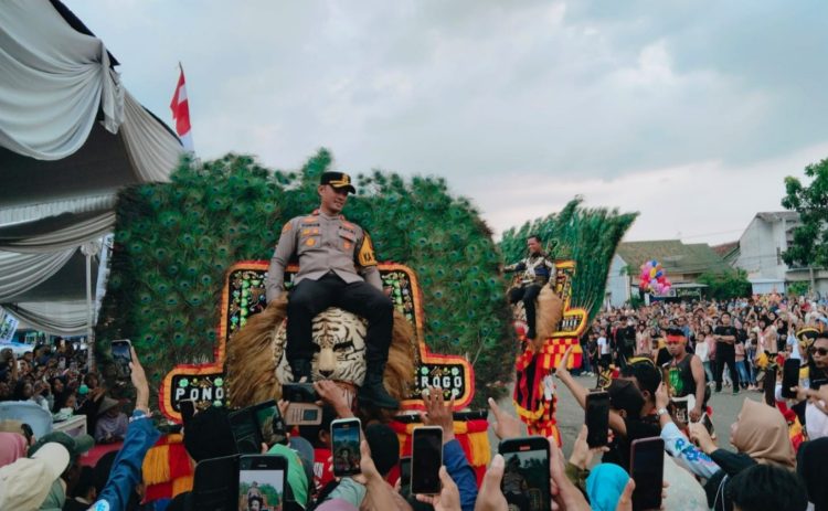Pendopo Pringsewu Jadi Panggung Budaya, Polres Ajak Masyarakat Rayakan Hari Bhayangkara